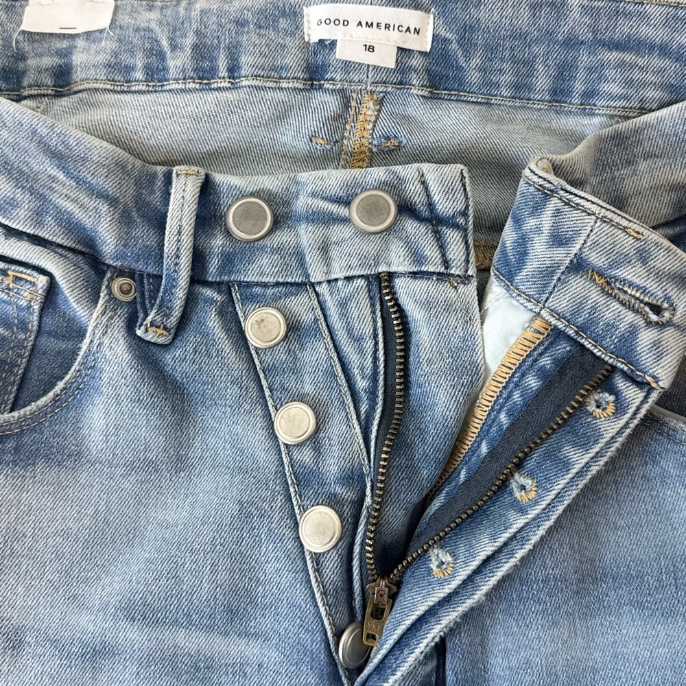 Good American Good Icon High Rise Straight
Exposed Buttons Indigo440 Size 18 - Picture 13 of 15